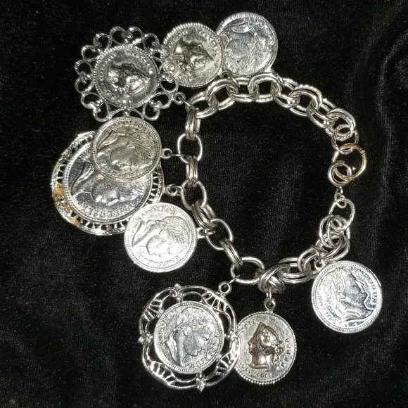 Jewelry - Coin Bracelet Silvertone Fashion